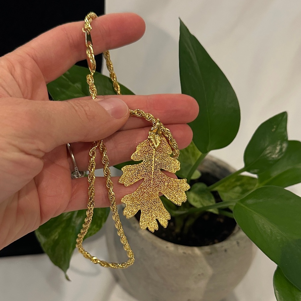 Elegant Gold Leaf Pendant Necklace Vintage